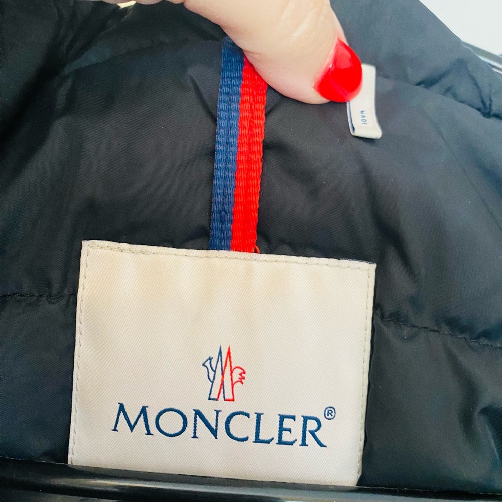 Moncler down jacket size T2 with real fur runs like medium - Picture 5 of 11